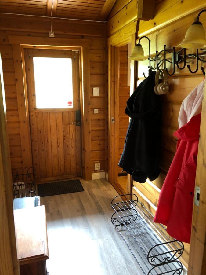 Mysig Timmerstuga Med Braskamin Naera Hovfjaellet Torsby Exterior foto
