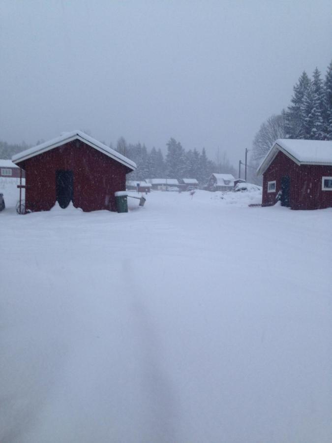 Mysig Timmerstuga Med Braskamin Naera Hovfjaellet Torsby Exterior foto