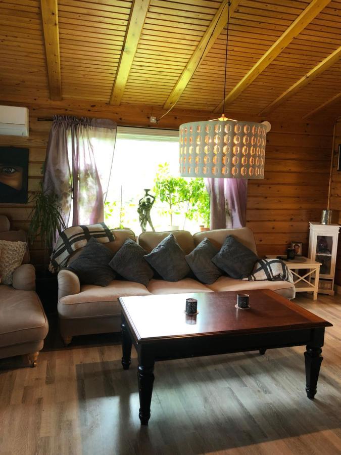 Mysig Timmerstuga Med Braskamin Naera Hovfjaellet Torsby Exterior foto